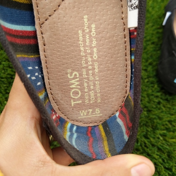 TOMS black slip on shoes 7.5 - Picture 4 of 5